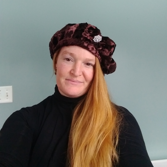 Vintage velvet hat and scarf set - Picture 4 of 11